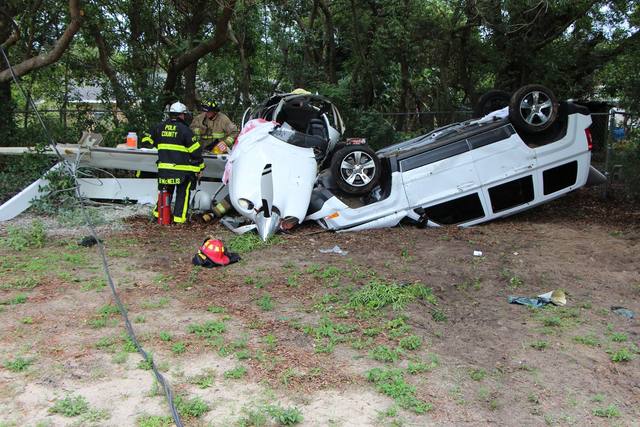 Small Plane Crashes Into Car Near Florida Church, 1 Injured